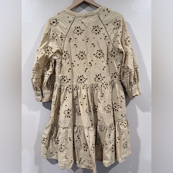 DRA Los Angeles Beige Eyelet V-Neck Dress size Medium (tag says large) - Picture 2 of 10